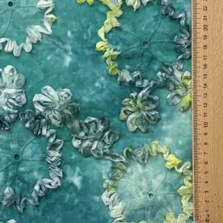 Bavlnená látka TIE DYE EMBROIDERY Eva tape design B