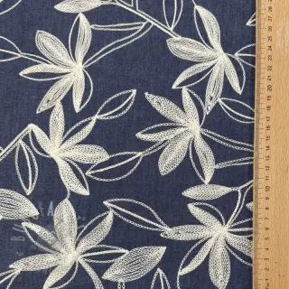 Katoenen stof JEANS Embroidery Flowers white