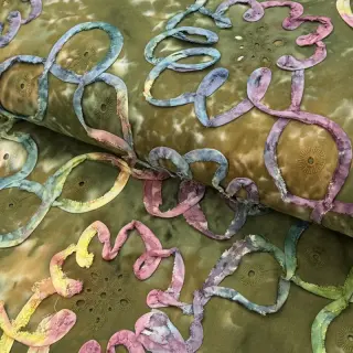 Bavlnená látka TIE DYE EMBROIDERY Elise tape design A