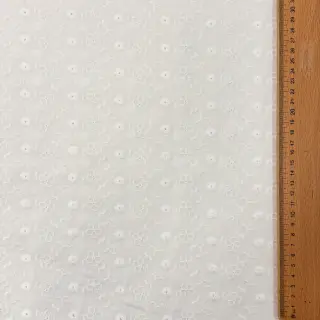 Bavlnená látka EMBROIDERY TWO-SIDE SCALLOP Verena white