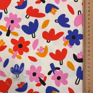 Katoenen stof Flowers natural/blue by JENNIFER BOURON ORGANIC