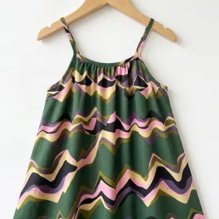 Bavlnená látka SATIN Abstract waves dark green
