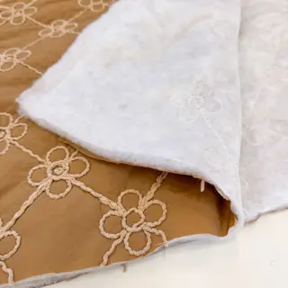 Prešívaná látka Flower design light brown