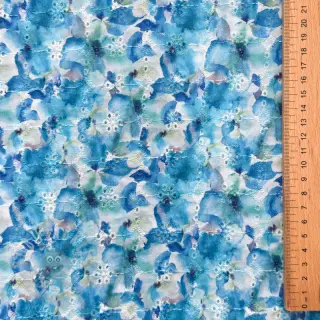 Katoenen stof EMBROIDERY Viola blue digital print
