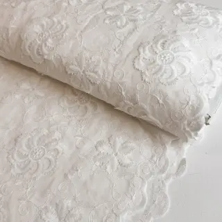 Bavlnená látka EMBROIDERY Catchy Flowy white