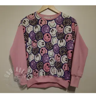 Sweaterstof Happy faces purple digital print