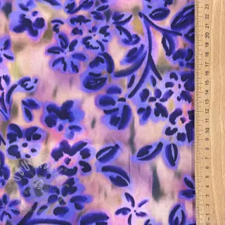 Katoenen stof SATIN Purple flowers digital print